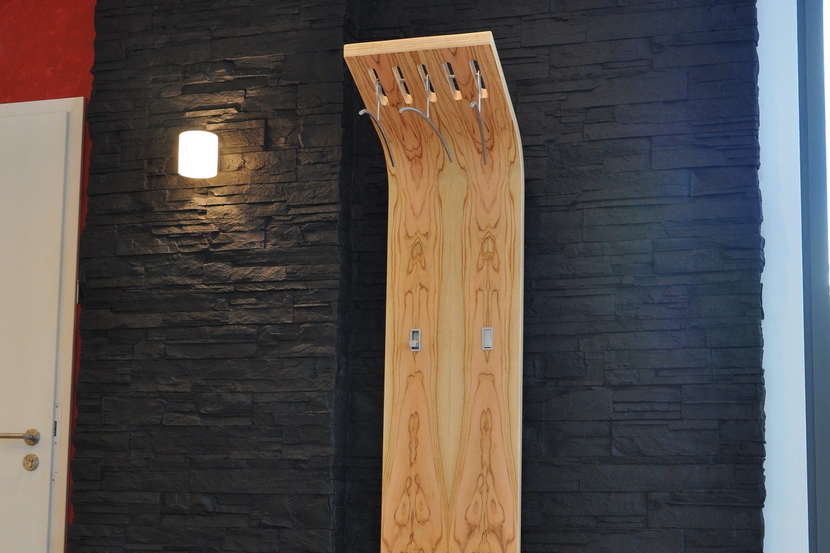 Moderne Garderobe aus Holz